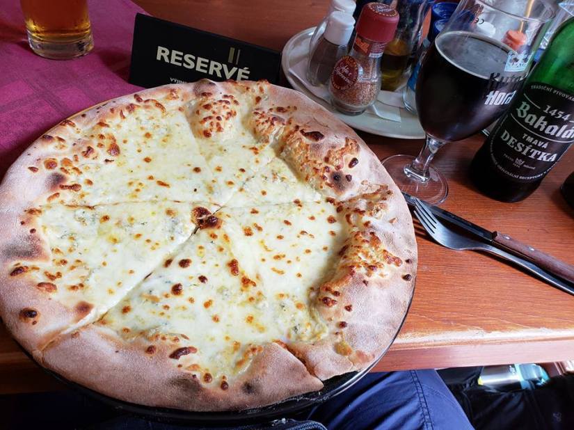 Flat Rose Travels Landy Pizza May 2018